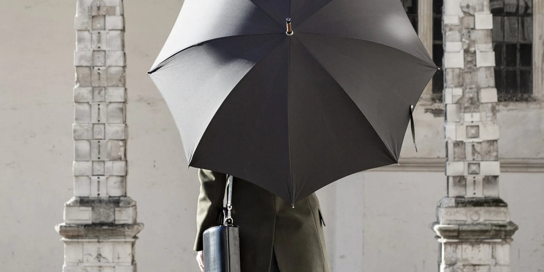 A Personal Canvas: The Rise of Bespoke Luxury Umbrellas as Wearable Art