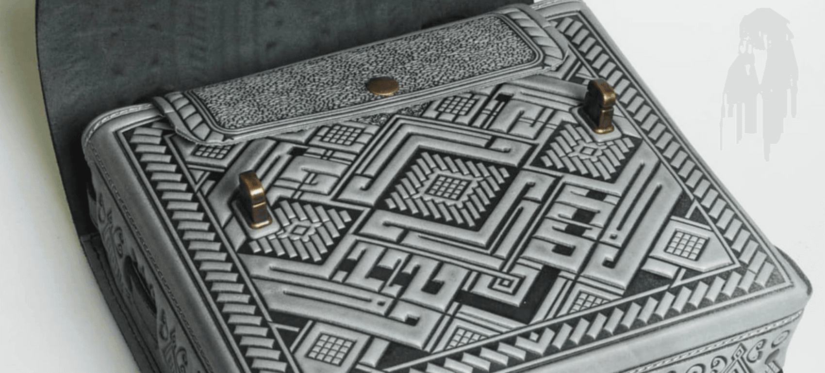 From Tradition to Trend: The Rise of Embossed Boho Leather Bags