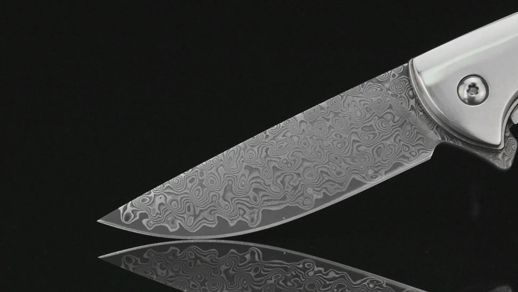 The Allure of Uniqueness: Selecting an Exquisite Knife as a Memorable Gift
