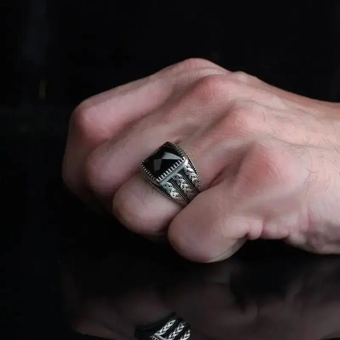 Silvery Alloy Ring with Black Imitation Zirconia for Men & Women