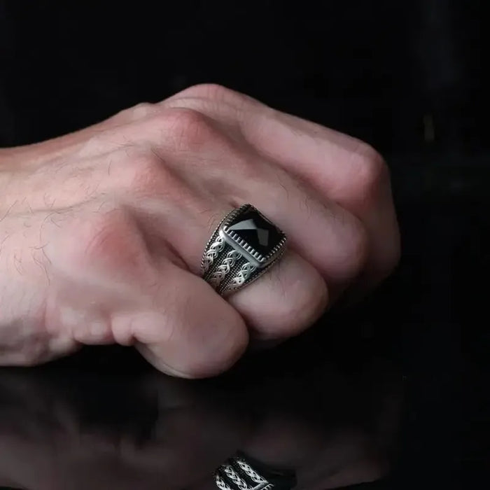 Silvery Alloy Ring with Black Imitation Zirconia for Men & Women