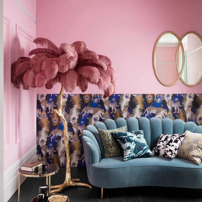 Elegant Feather-Inspired Floor Lamp with a Soft and Luxurious Design