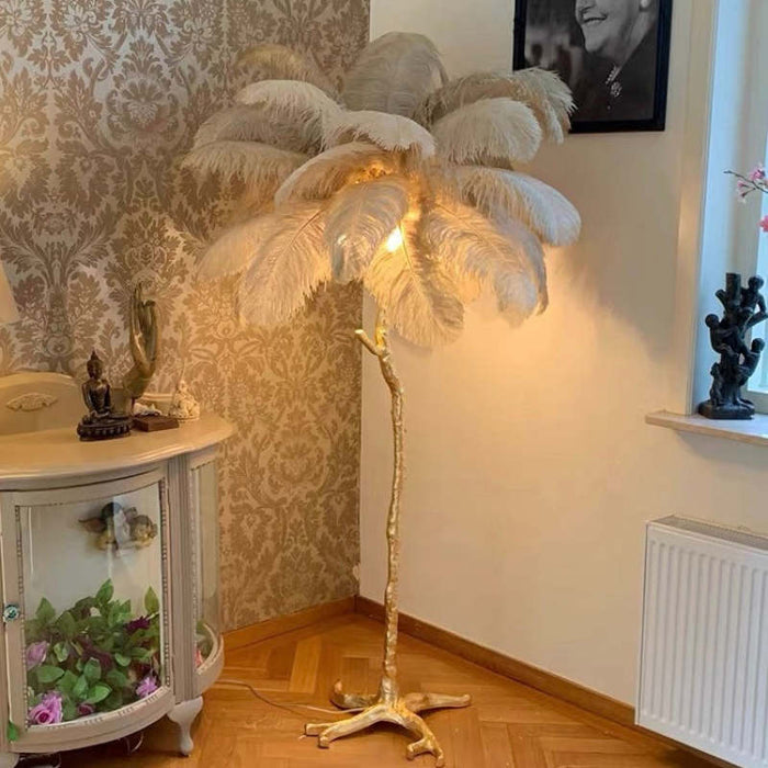 Elegant Feather-Inspired Floor Lamp with a Soft and Luxurious Design
