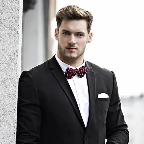 Red Knitted Bow Tie for Classy Men - Stylish Accessory for Formal Events