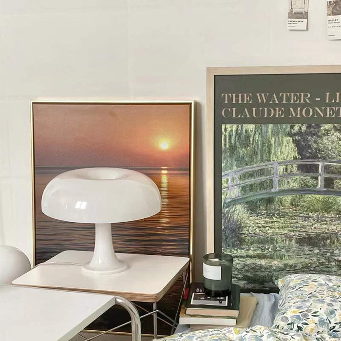 Elegant Mushroom Lamp: Sophisticated Lighting Piece