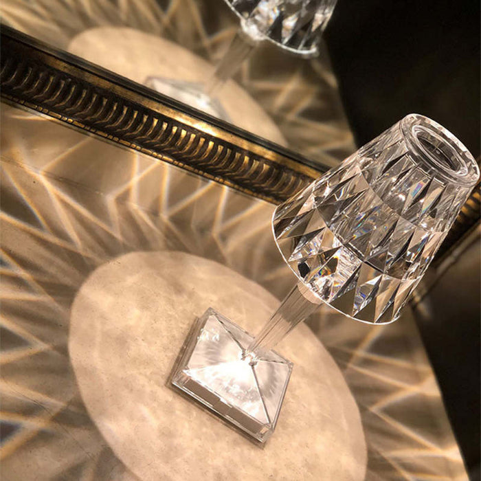 Elegant and Modern Table Lamp with a Sophisticated Design
