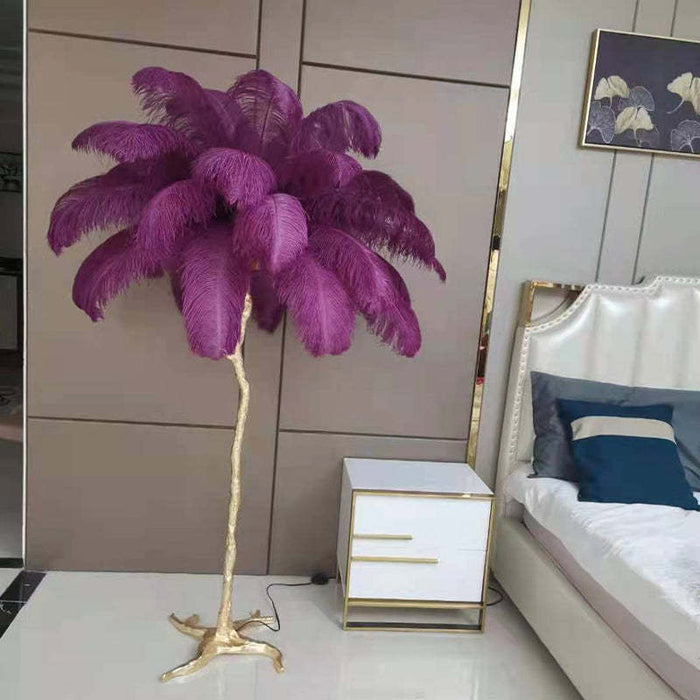 Elegant Feather-Inspired Floor Lamp with a Soft and Luxurious Design