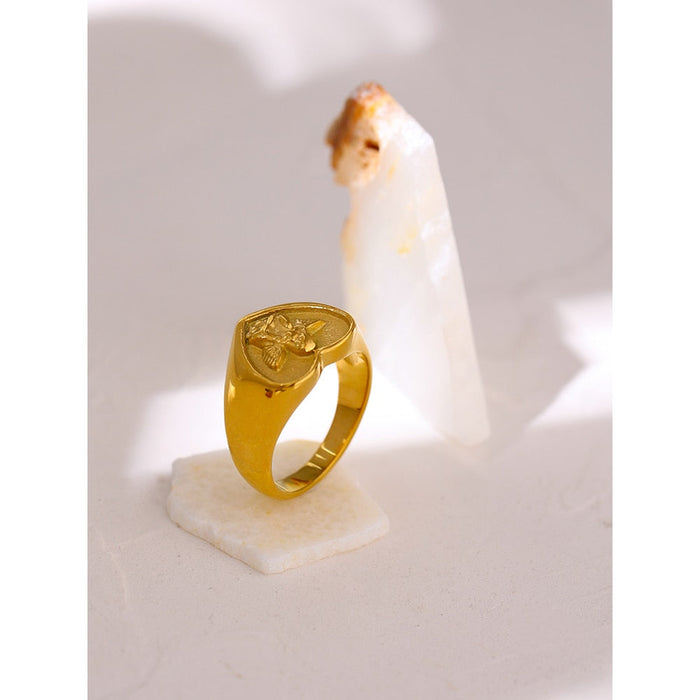 Elegant Vintage Design Golden Ring