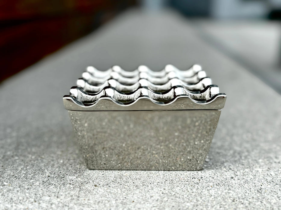 Modern Chrome Ashtray – Windproof Design, Detachable Lid