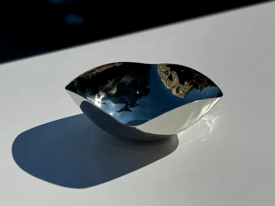 Asymmetrical Steel Bowl – Squaro Design, Polished Hammered Look