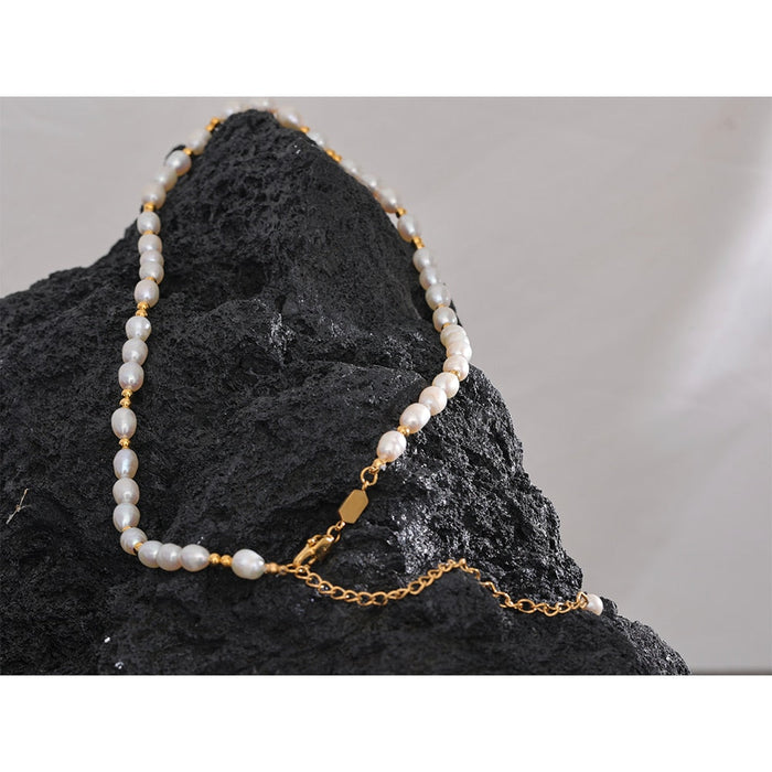 Fashionable Pearl Necklace