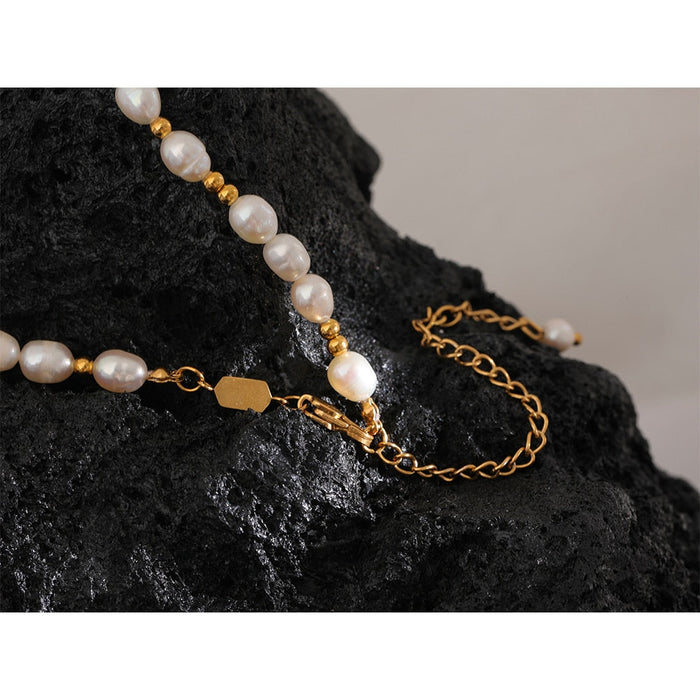Fashionable Pearl Necklace