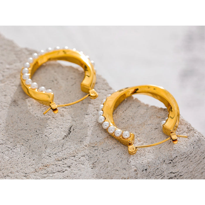 Vintage Design with Small Pearls Earrings