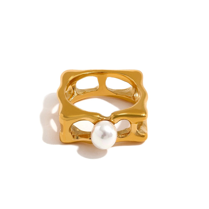 Elegant Vintage Designer Golden Ring