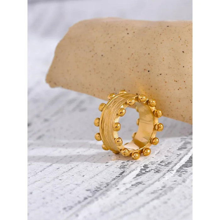 Elegant Golden Ring with Stylish Details