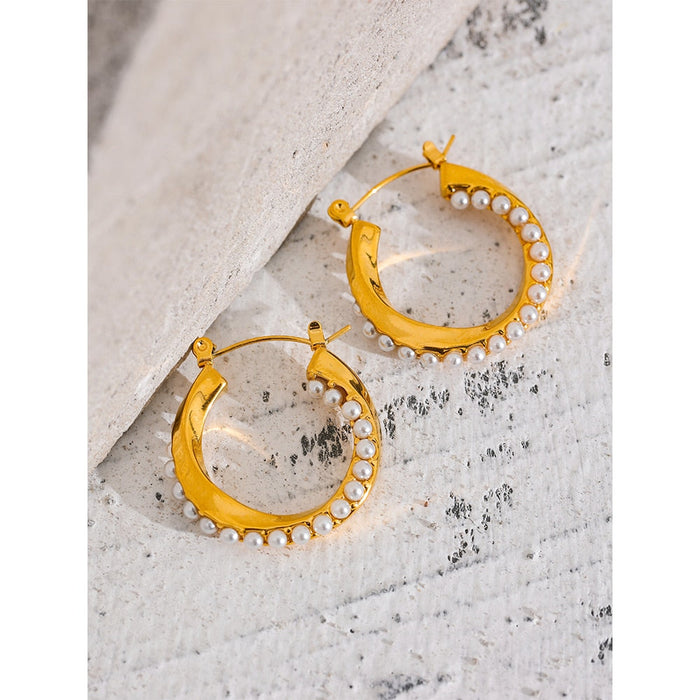 Vintage Design with Small Pearls Earrings