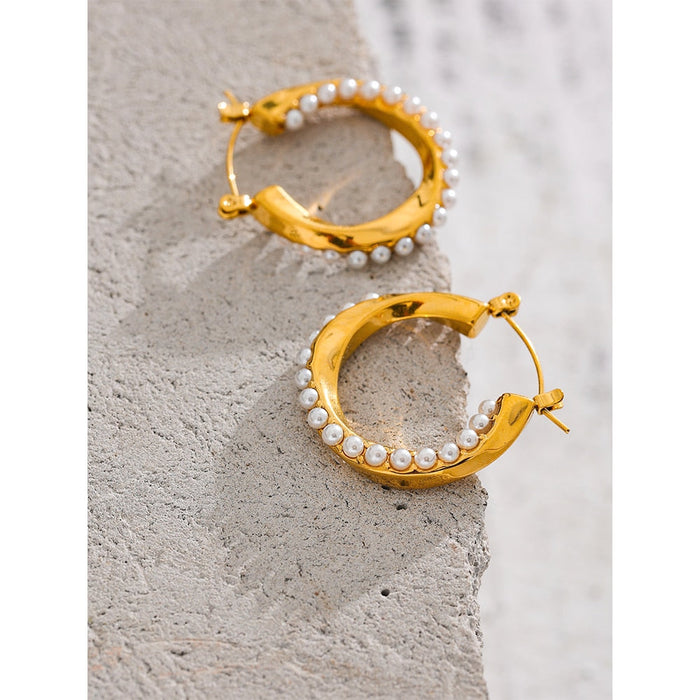 Vintage Design with Small Pearls Earrings