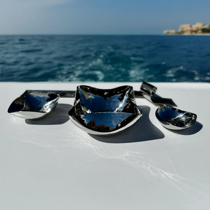 Shell Stainless Steel Bowl – Polished Hammered Design, 13.3"