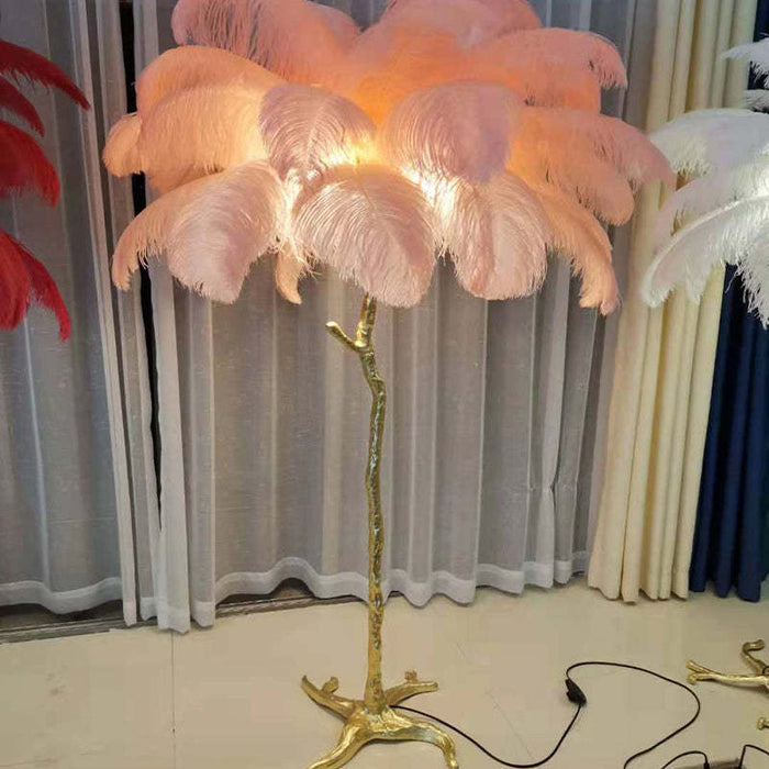 Elegant Feather-Inspired Floor Lamp with a Soft and Luxurious Design