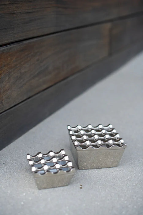 Modern Chrome Ashtray – Windproof Design, Detachable Lid