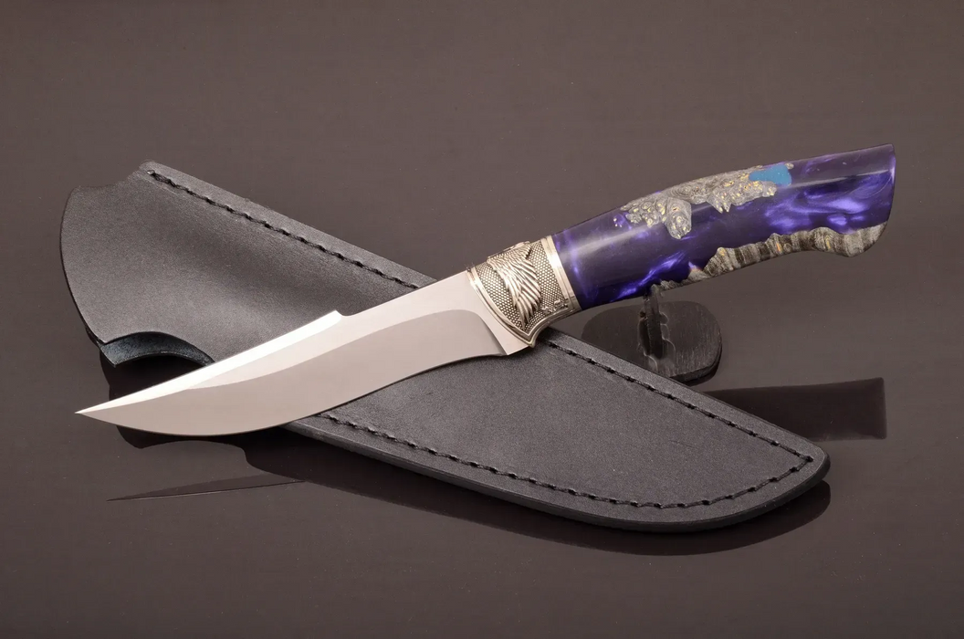 Messer aus Damaszenerstahl mit rotem Epoxid-Griff aus Hybridholz