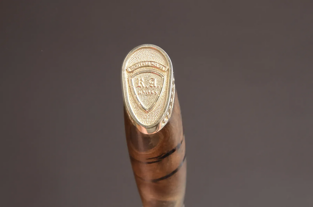 Messer aus Damaszenerstahl mit rotem Epoxid-Griff aus Hybridholz