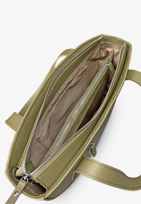 Chic Leather Shoulder Bag for Women – Sleek and Practical