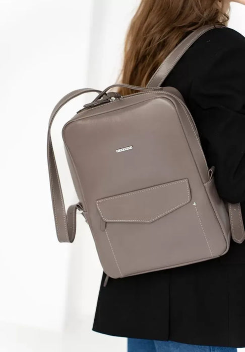 Chic Urban Women's Leather Backpack – Secure Zipper Closure