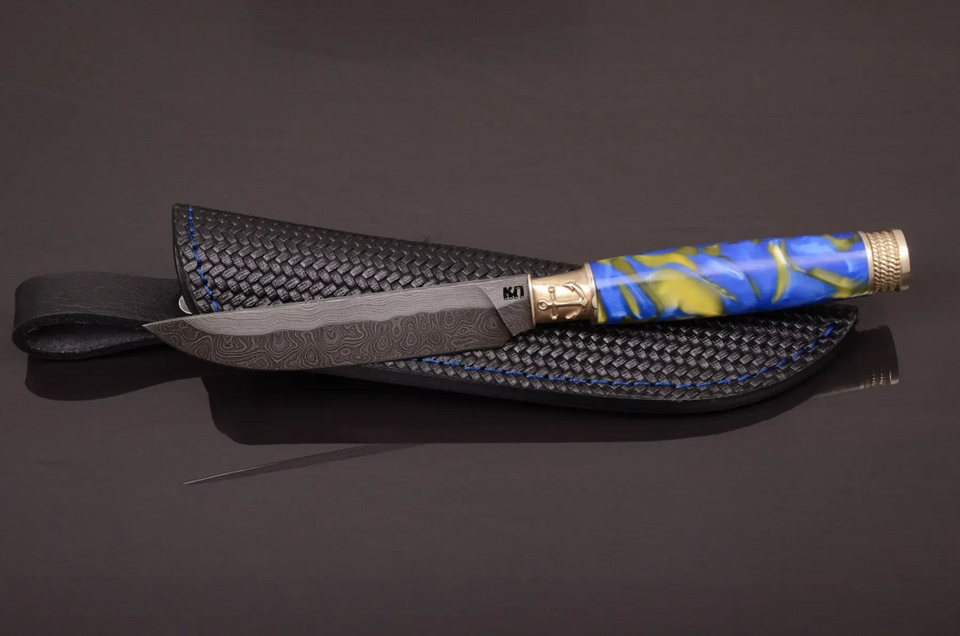 Messer aus Damaszenerstahl mit rotem Epoxid-Griff aus Hybridholz