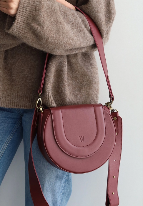 Handcrafted Women’s Leather Bag – Sophisticated Design