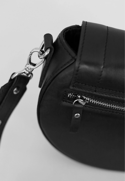 Handcrafted Women’s Leather Bag – Sophisticated Design