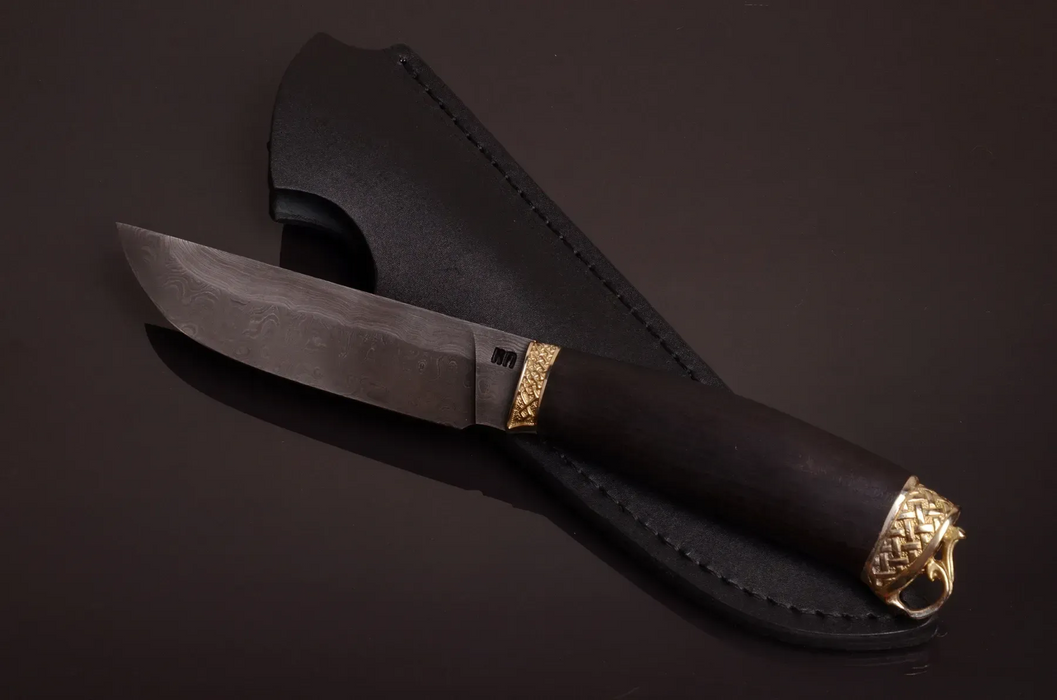 Couteau en acier Damas avec manche en bois hybride époxy rouge