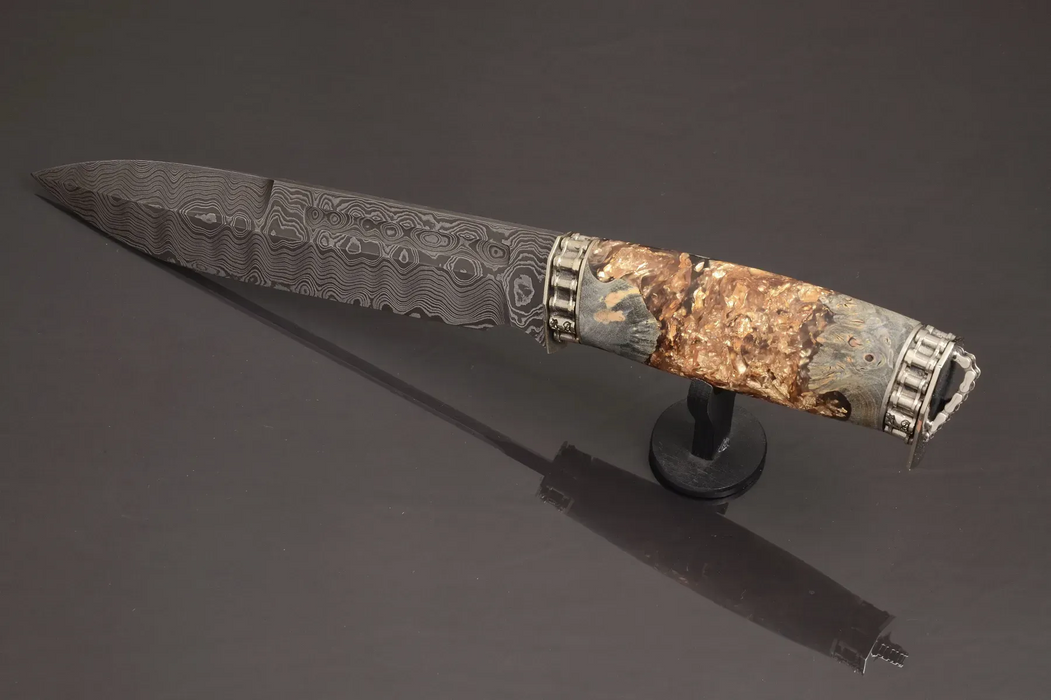 Messer aus Damaszenerstahl mit rotem Epoxid-Griff aus Hybridholz