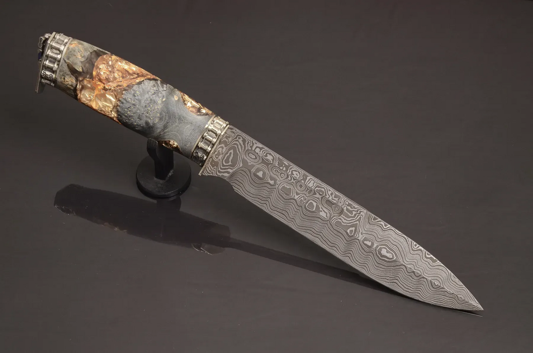 Messer aus Damaszenerstahl mit rotem Epoxid-Griff aus Hybridholz
