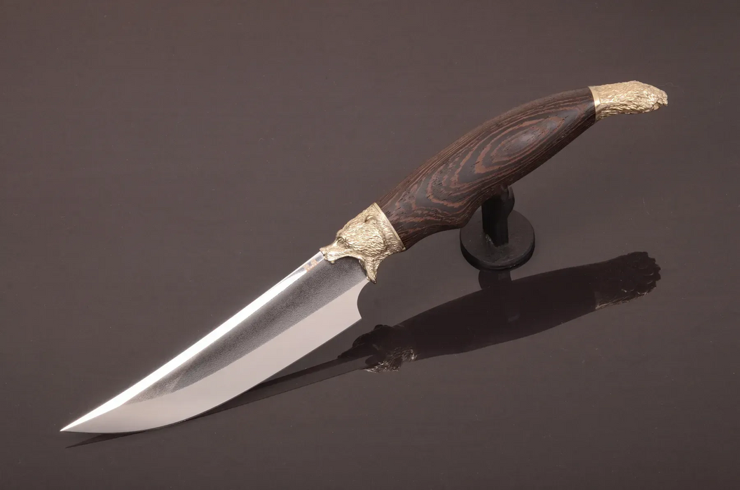 Messer aus Damaszenerstahl mit rotem Epoxid-Griff aus Hybridholz