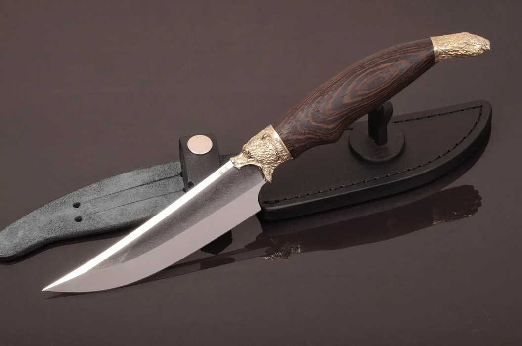 Messer aus Damaszenerstahl mit rotem Epoxid-Griff aus Hybridholz