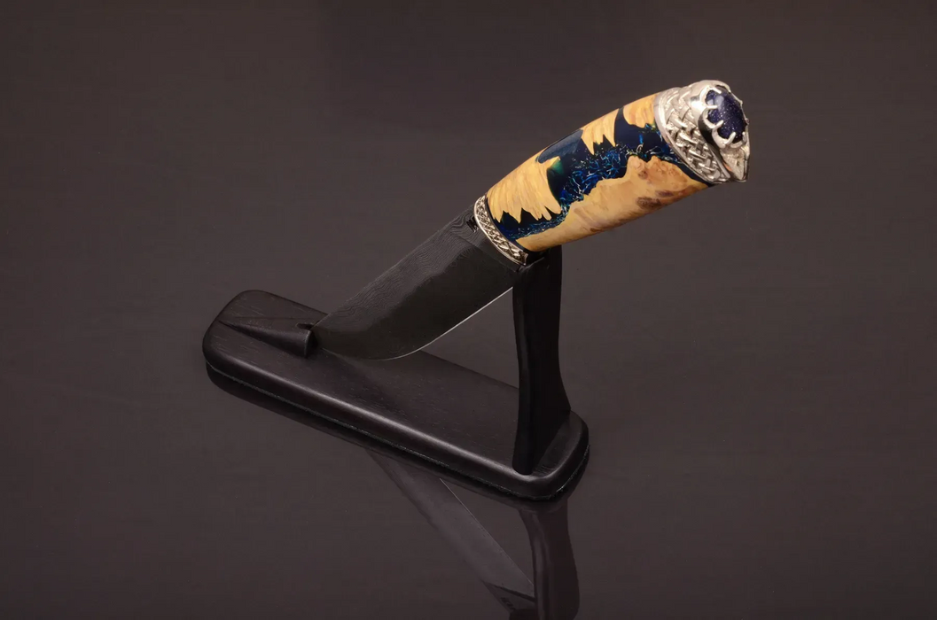 Messer aus Damaszenerstahl mit rotem Epoxid-Griff aus Hybridholz