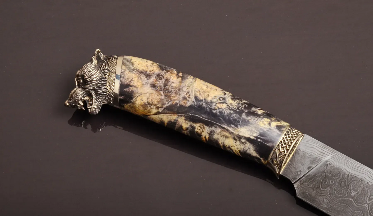 Messer aus Damaszenerstahl mit rotem Epoxid-Griff aus Hybridholz