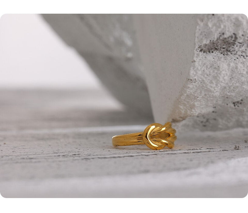 Elegant Fashionable Golden Ring for Ladies
