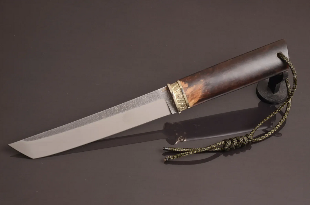 Messer aus Damaszenerstahl mit rotem Epoxid-Griff aus Hybridholz