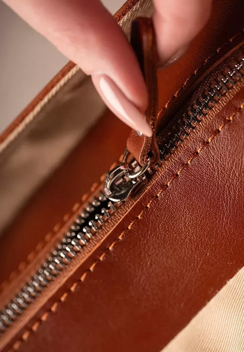 Premium Women's Leather Bag – Classic Design for Everyday Style