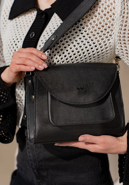 Chic Women’s Leather Purse – Handmade and Functional