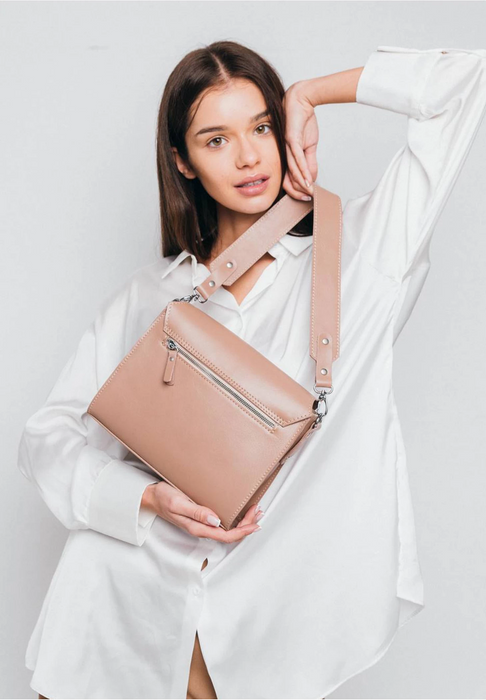 Chic Women’s Leather Purse – Handmade and Functional