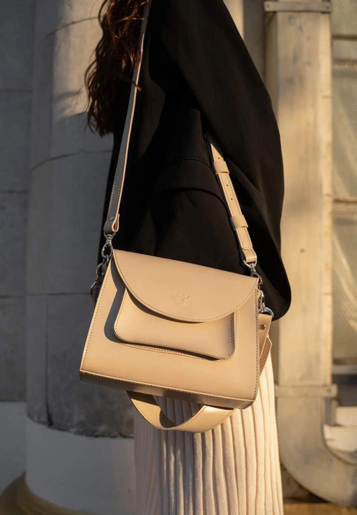 Chic Women’s Leather Purse – Handmade and Functional