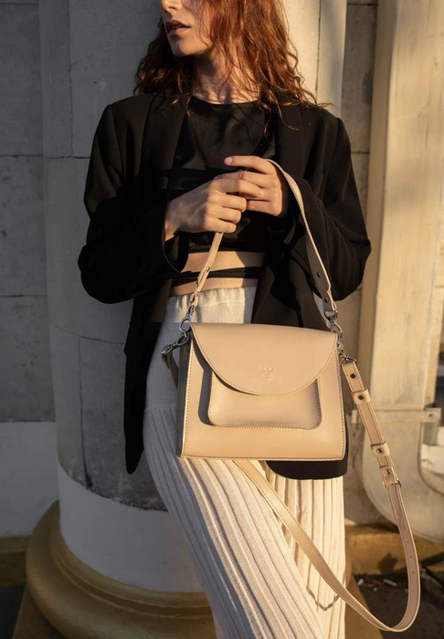 Chic Women’s Leather Purse – Handmade and Functional
