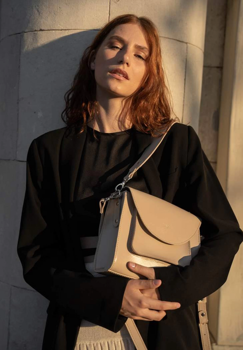 Chic Women’s Leather Purse – Handmade and Functional