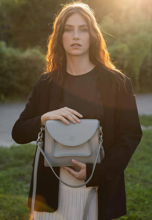 Chic Women’s Leather Purse – Handmade and Functional