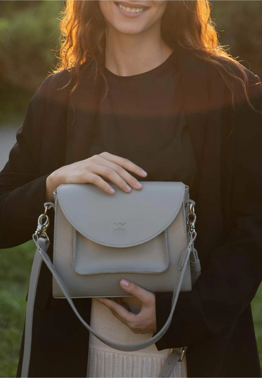 Chic Women’s Leather Purse – Handmade and Functional