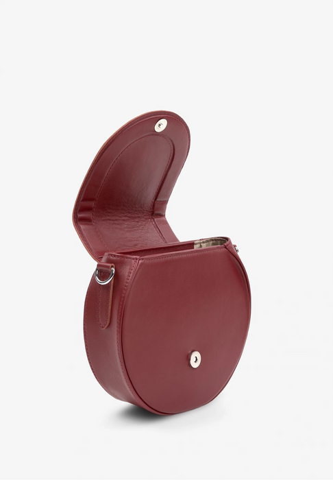 Handcrafted Women’s Leather Bag – Sophisticated Design