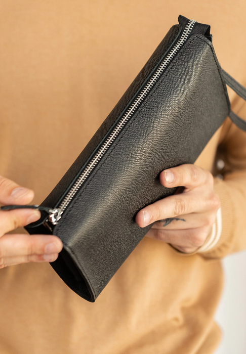 Elegant Men’s Leather Bag – Timeless Everyday Style